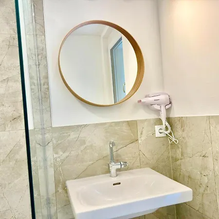 Modern With Garden & Terrace Near Scs Apartment